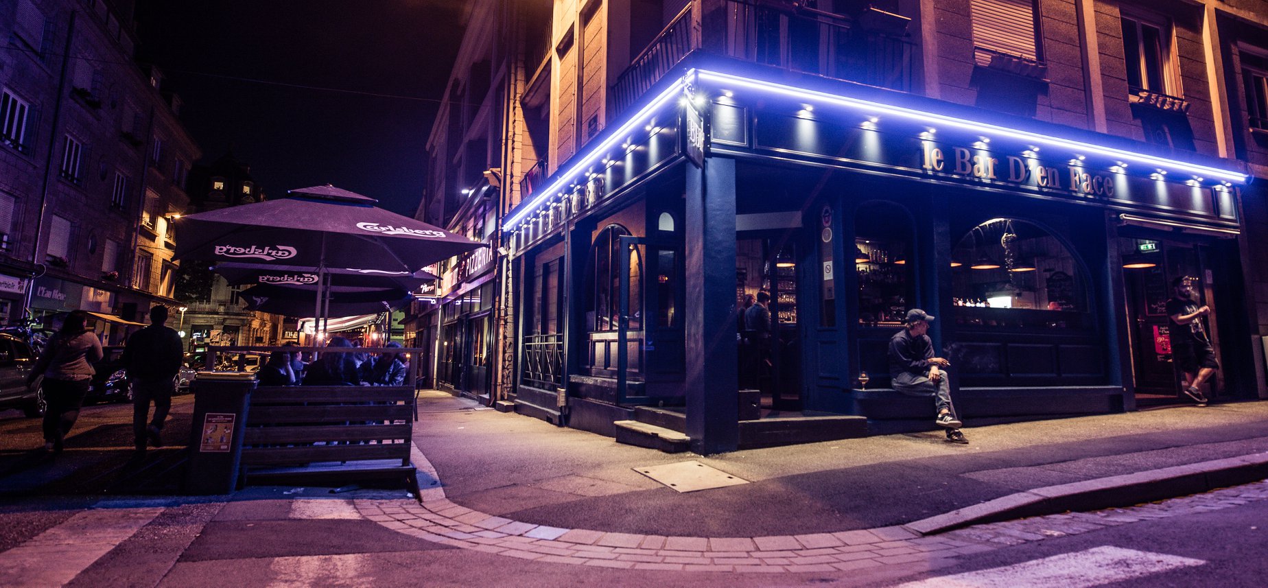 Bar en Bretagne de nuit
